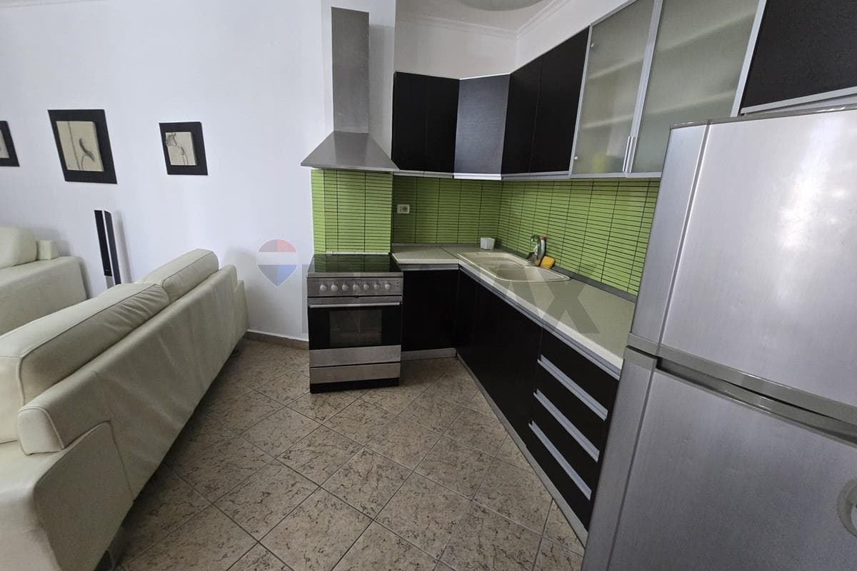 Apartament - Për Qira - Rruga e Barrikadave, Tiranë 4
