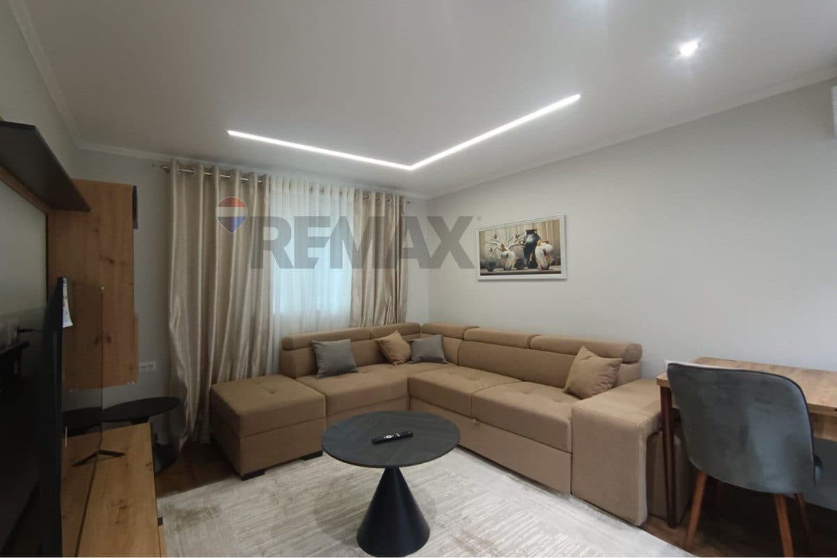 Apartament - Për Qira - 9 Katëshet, Tiranë