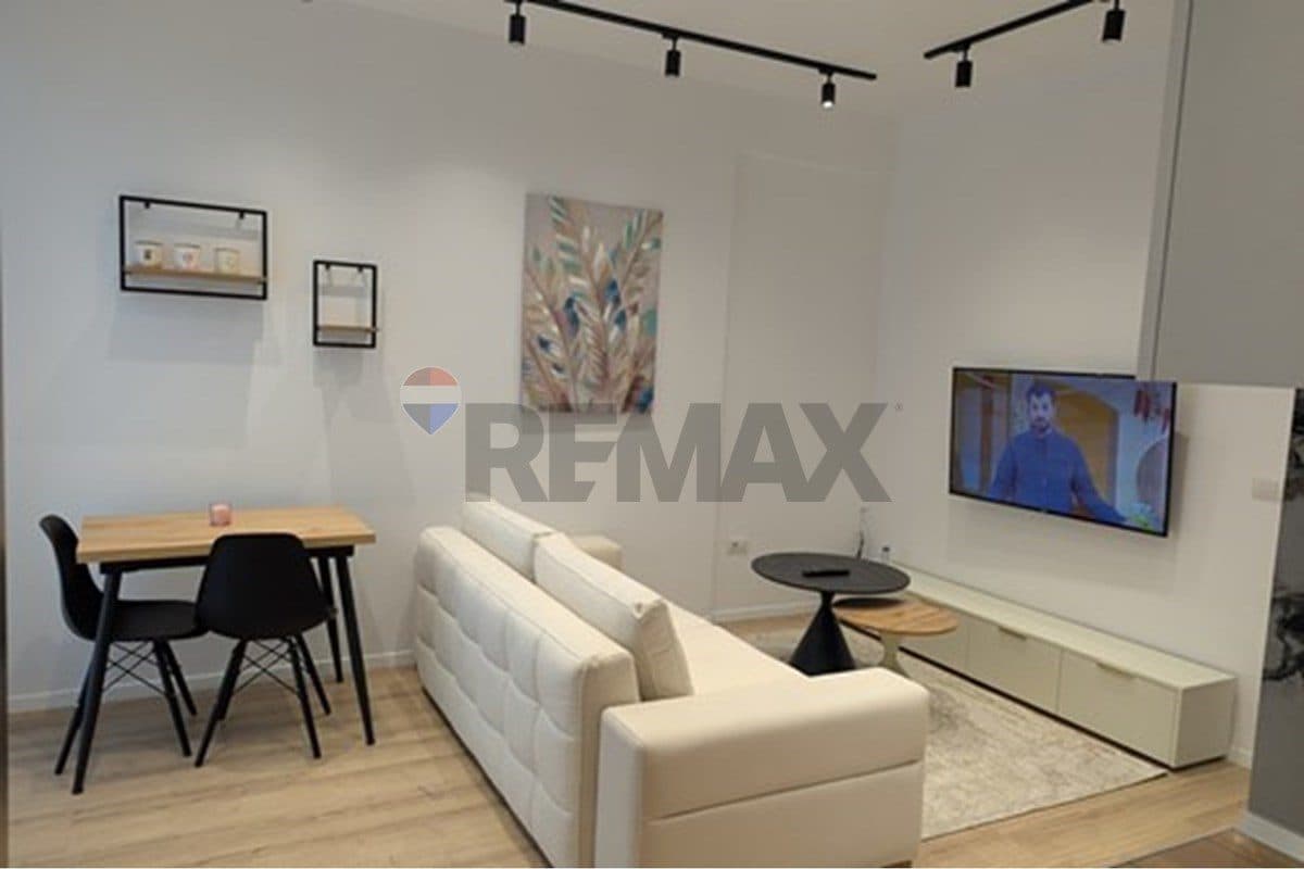 Apartament - Për Qira - Kopshti Botanik, Tiranë