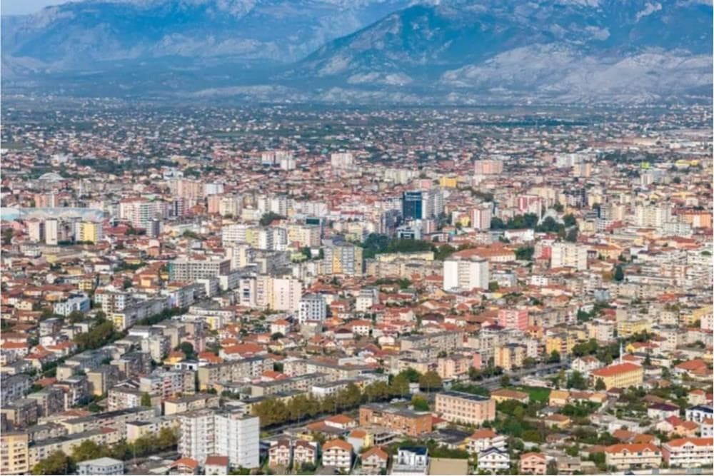 Dyqan - Në Shitje - Sheshi 2 Prilli, Shkodër