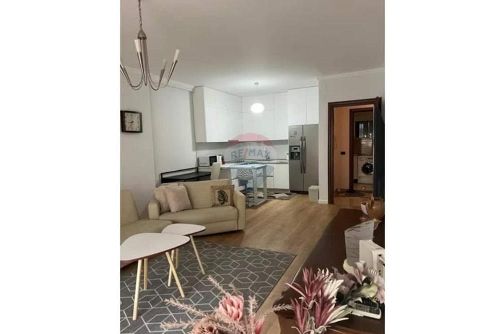 Apartament - Për Qira - 9 Katëshet, Tiranë