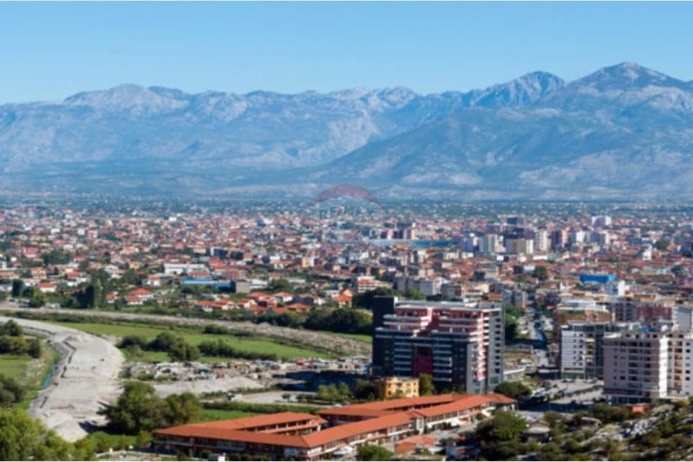 Dyqan - Në Shitje - Sheshi 2 Prilli, Shkodër