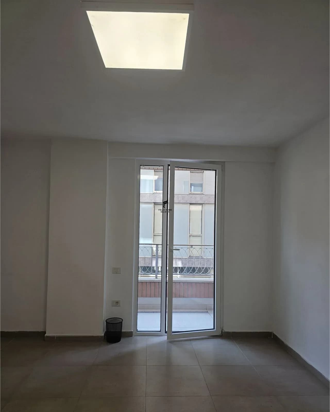 ZYRE ME QERA 74 M2 STADIUMI AIR ALBANIA 1.260 EURO 2