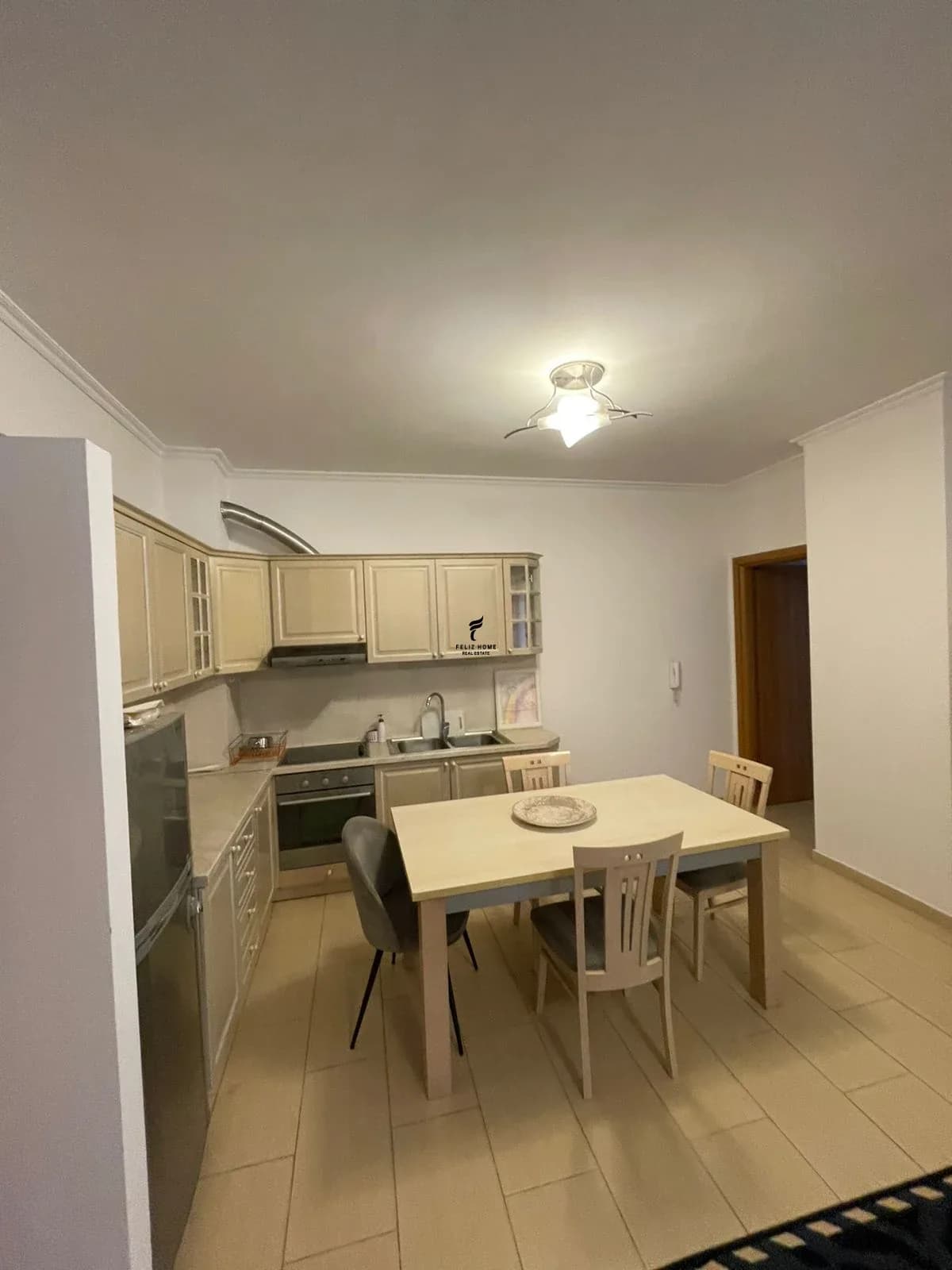 APARTAMENT ME QERA 2+1 PAZARI I RI 60.000 LEKE 2