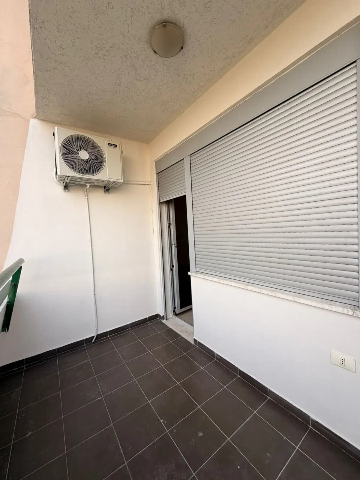 APARTAMENT ME QERA 3+1+2 RRUGA E DIBRES 100.000 LEKE 4