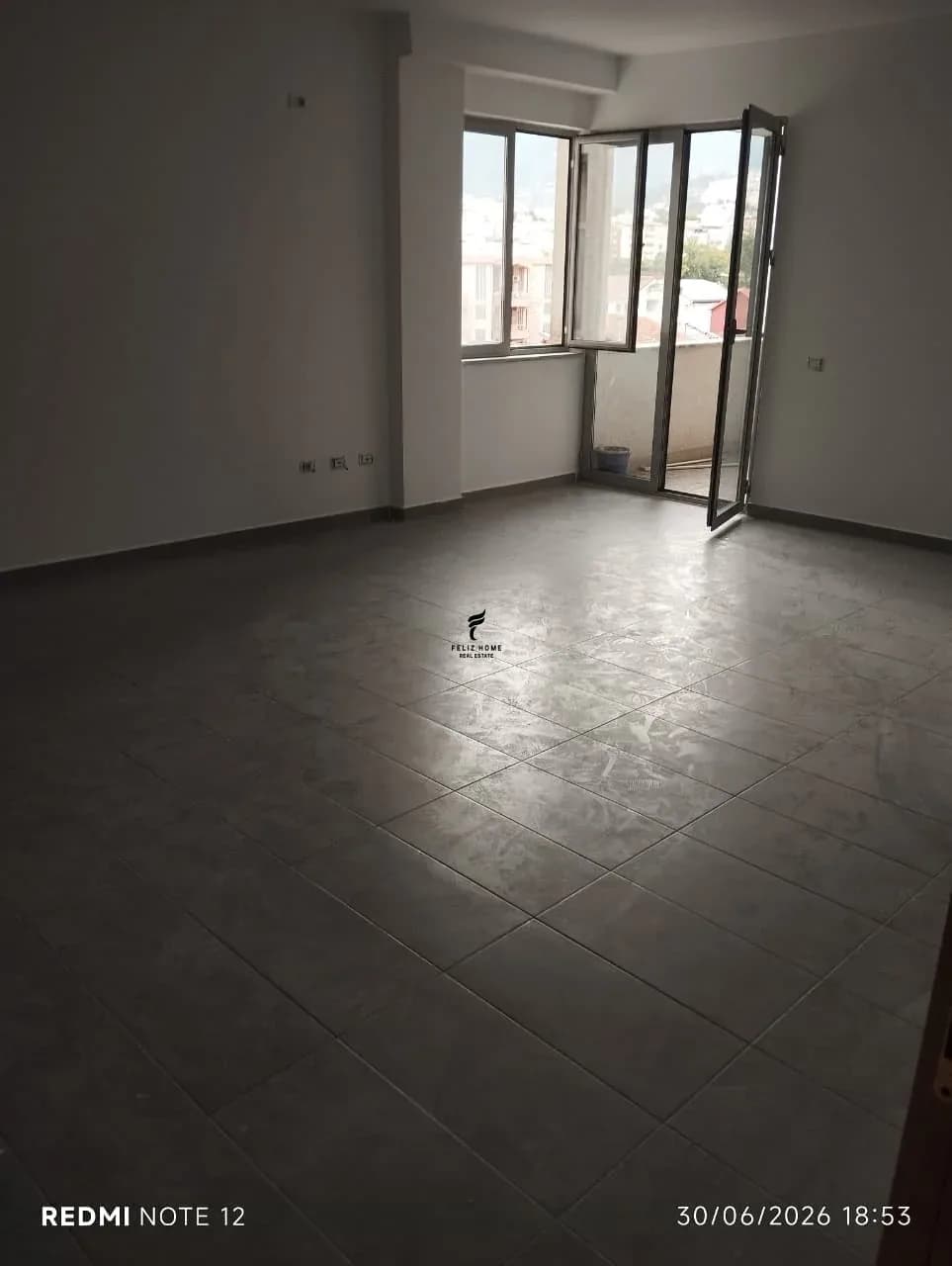APARTAMENT ME QERA 1+1 PORCELAN 55.000 LEKE 2