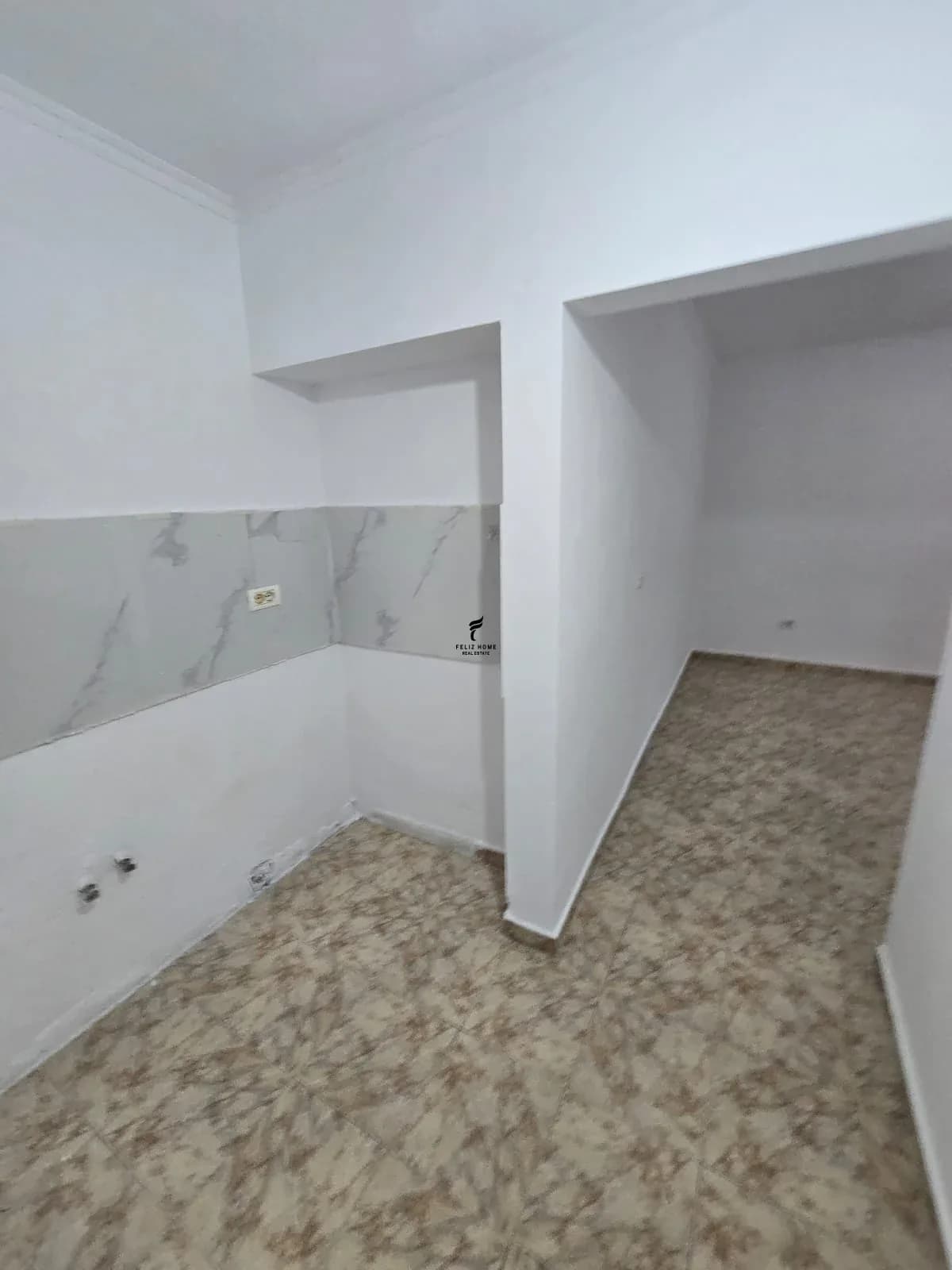 SHITET DYQAN & GARSONIERE RRUGA E KAVAJES 195.000 EURO 3
