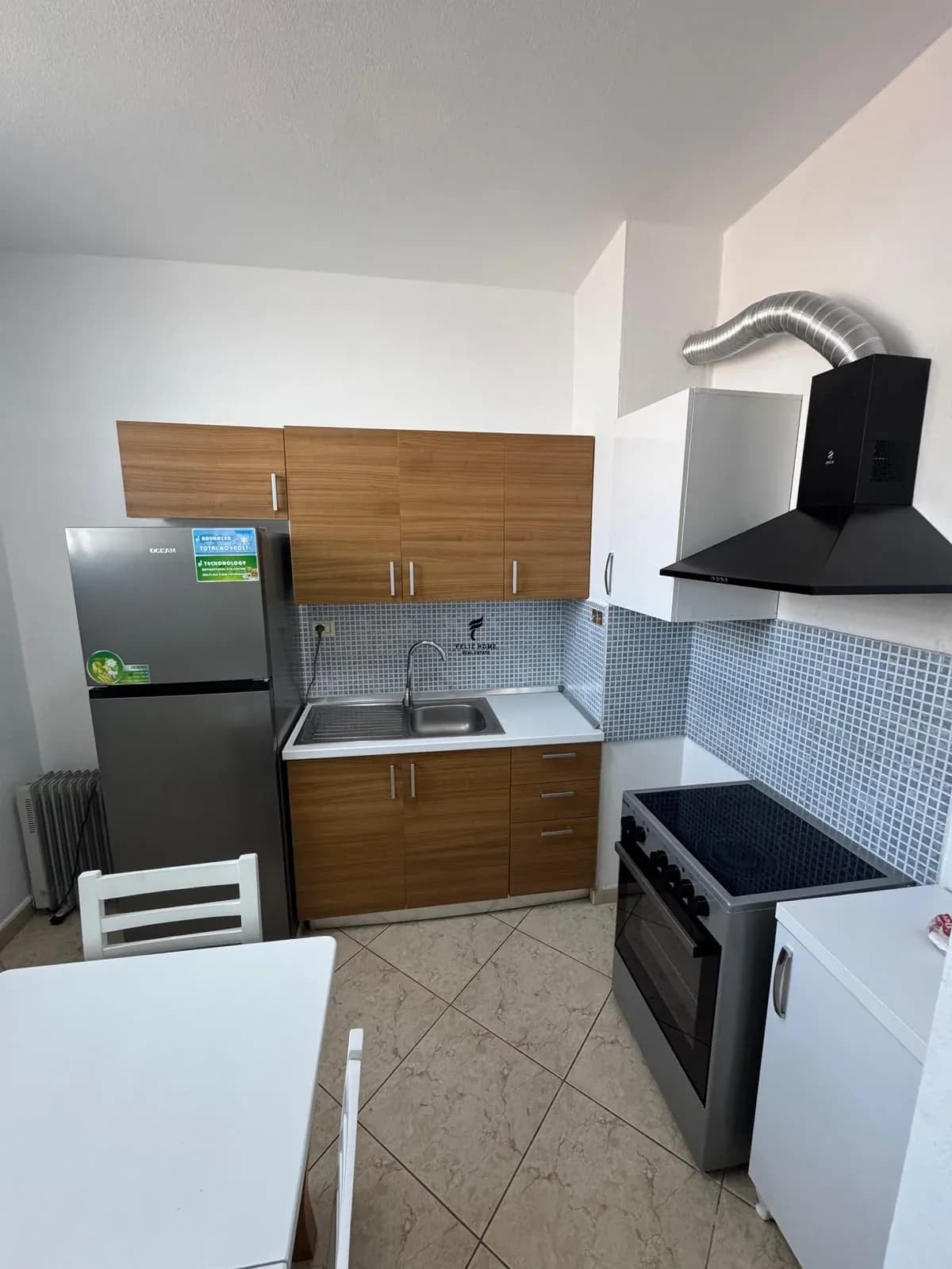 APARTAMENT ME QERA 1+1 RRUGA ELBASANIT 55.000 LEKE 2