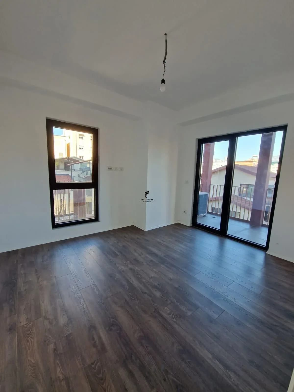 ZYRE ME QERA 123 M2 RRUGA E KAVAJES 1.070 EURO 3