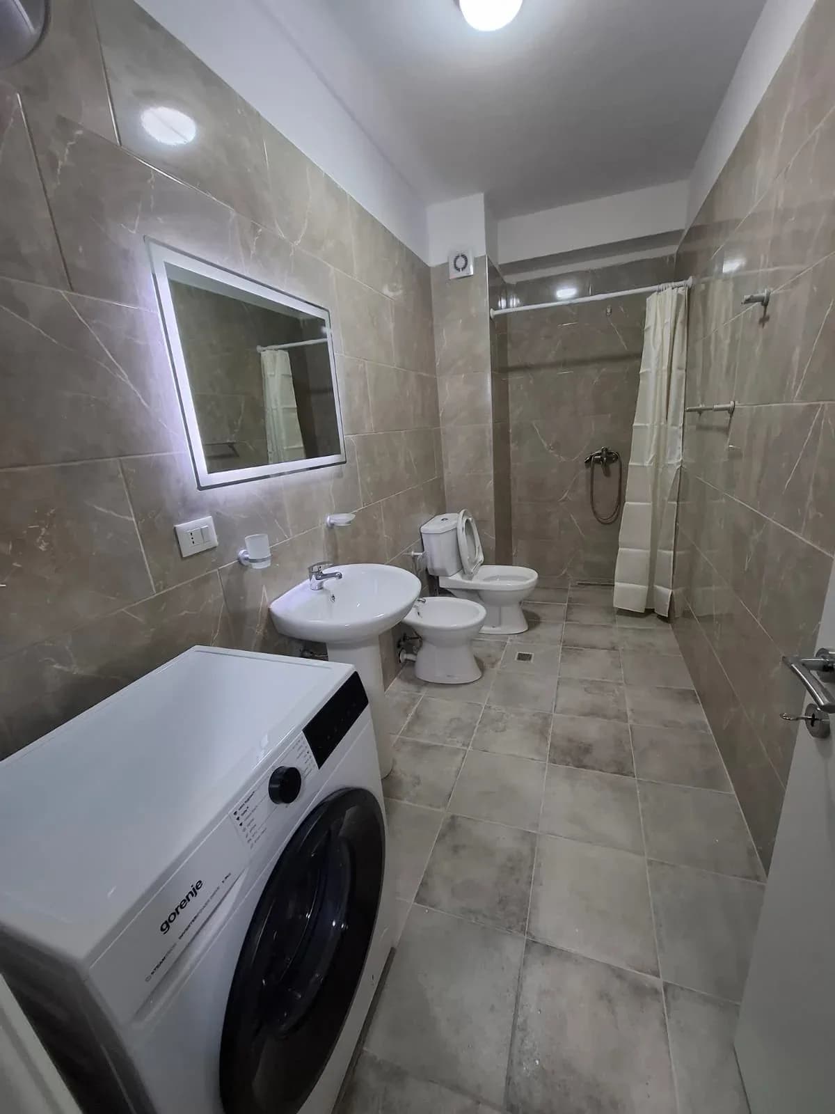 APARTAMENT ME QERA 2+1 5 MAJ 50.000 LEKE 4