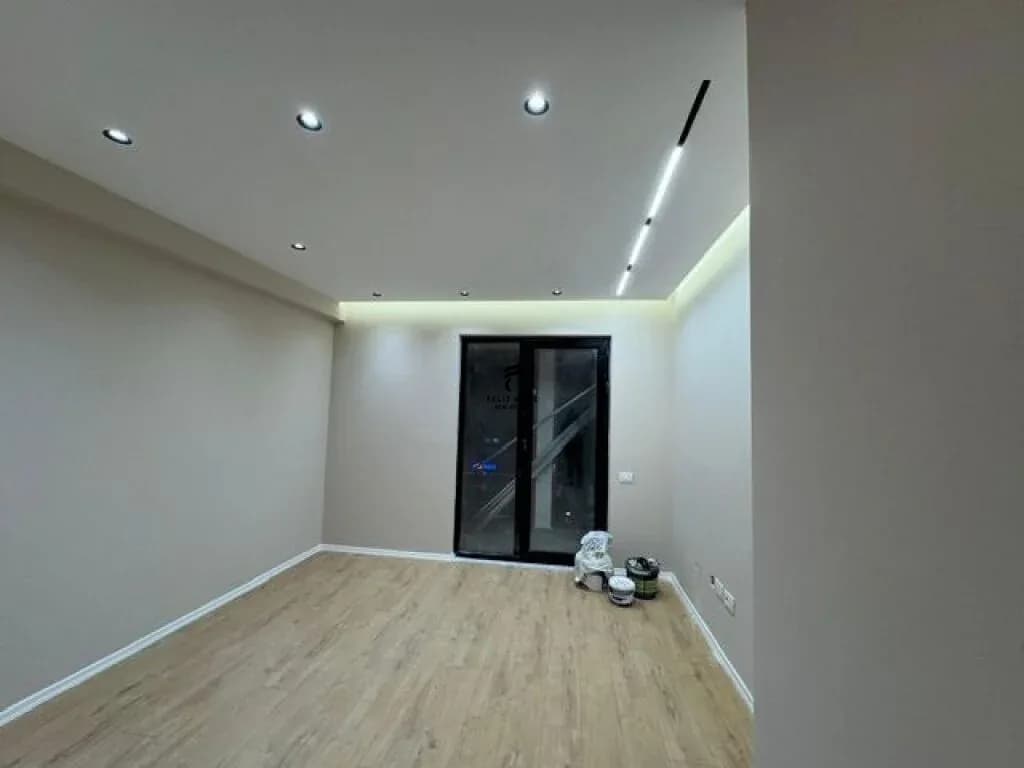 ZYRE ME QERA 85 M2 KOMUNA E PARISIT 1.000 EURO 1