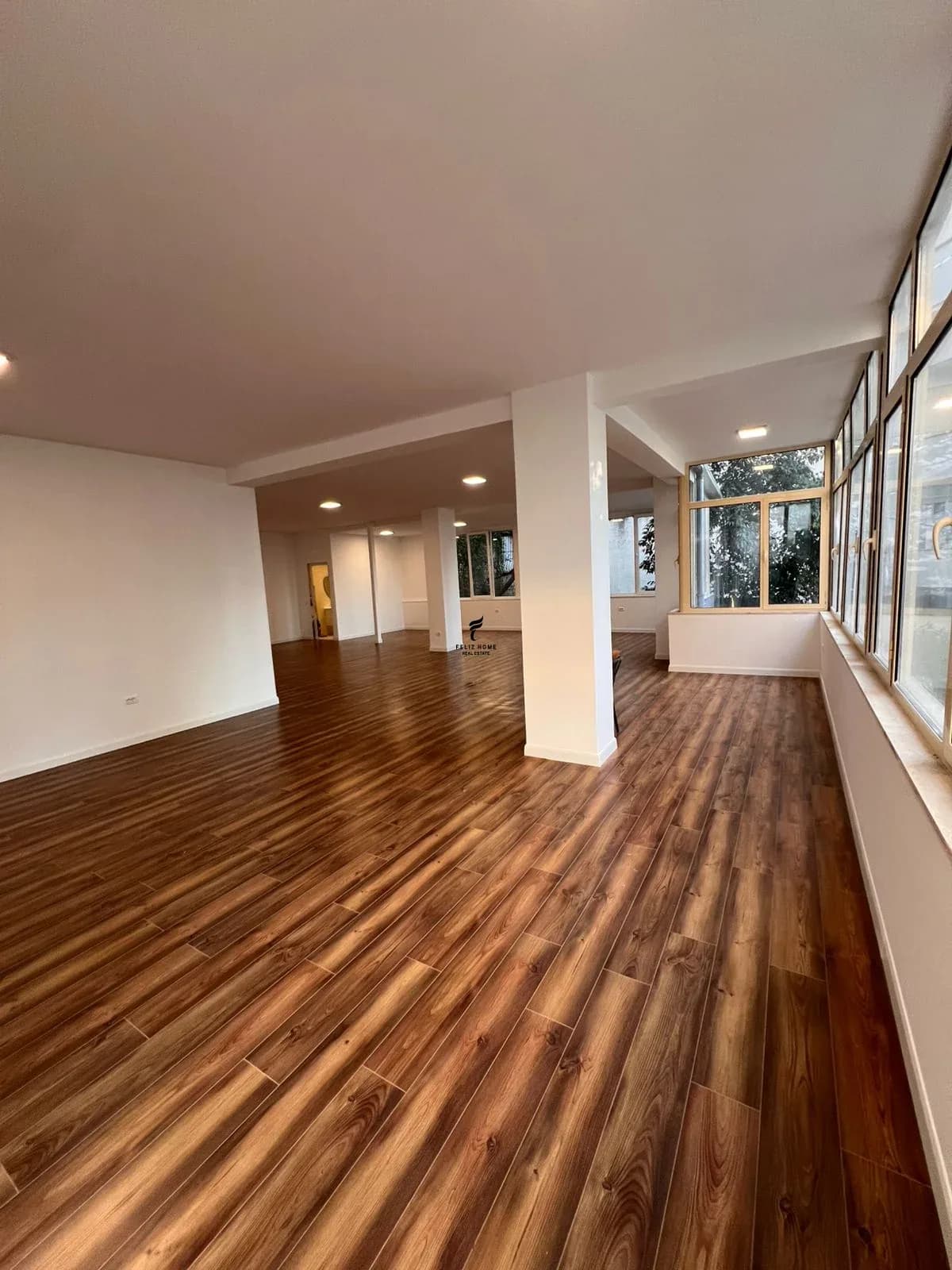 ZYRE ME QERA 150M2 LIQENI I THATE 180.000 LEKE 2