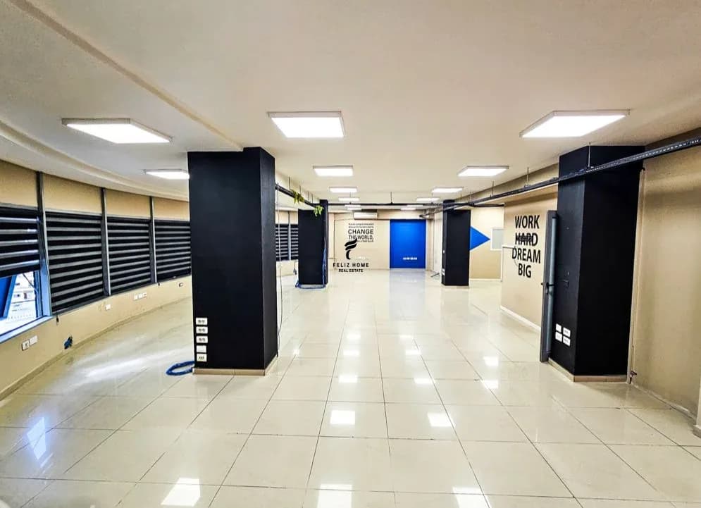 ZYRE ME QERA 300 M2 RRUGA E DIBRES 2.600 EURO 2