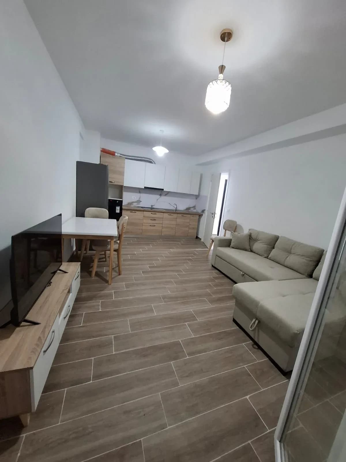 APARTAMENT ME QERA 2+1 5 MAJ 50.000 LEKE