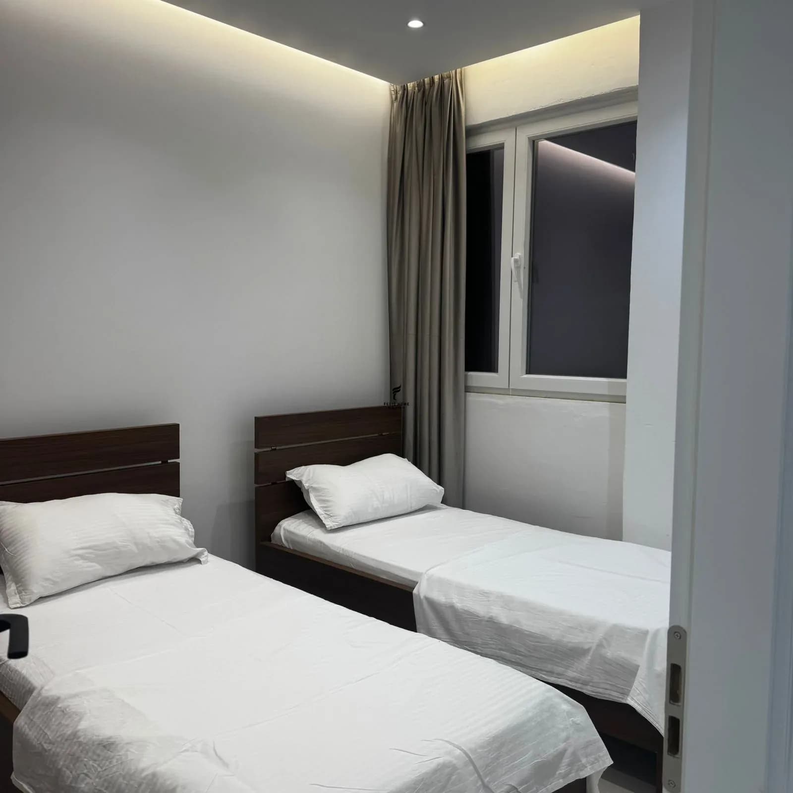 APARTAMENT ME QERA 1+1 RRUGA 5 MAJI 50.000 LEKE 3