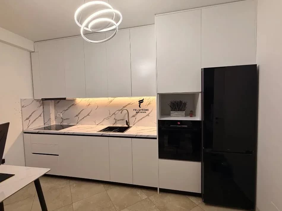 APARTAMENT ME QERA 2+1 RRUGA E BARRIKADAVE 80.000 LEKE 2