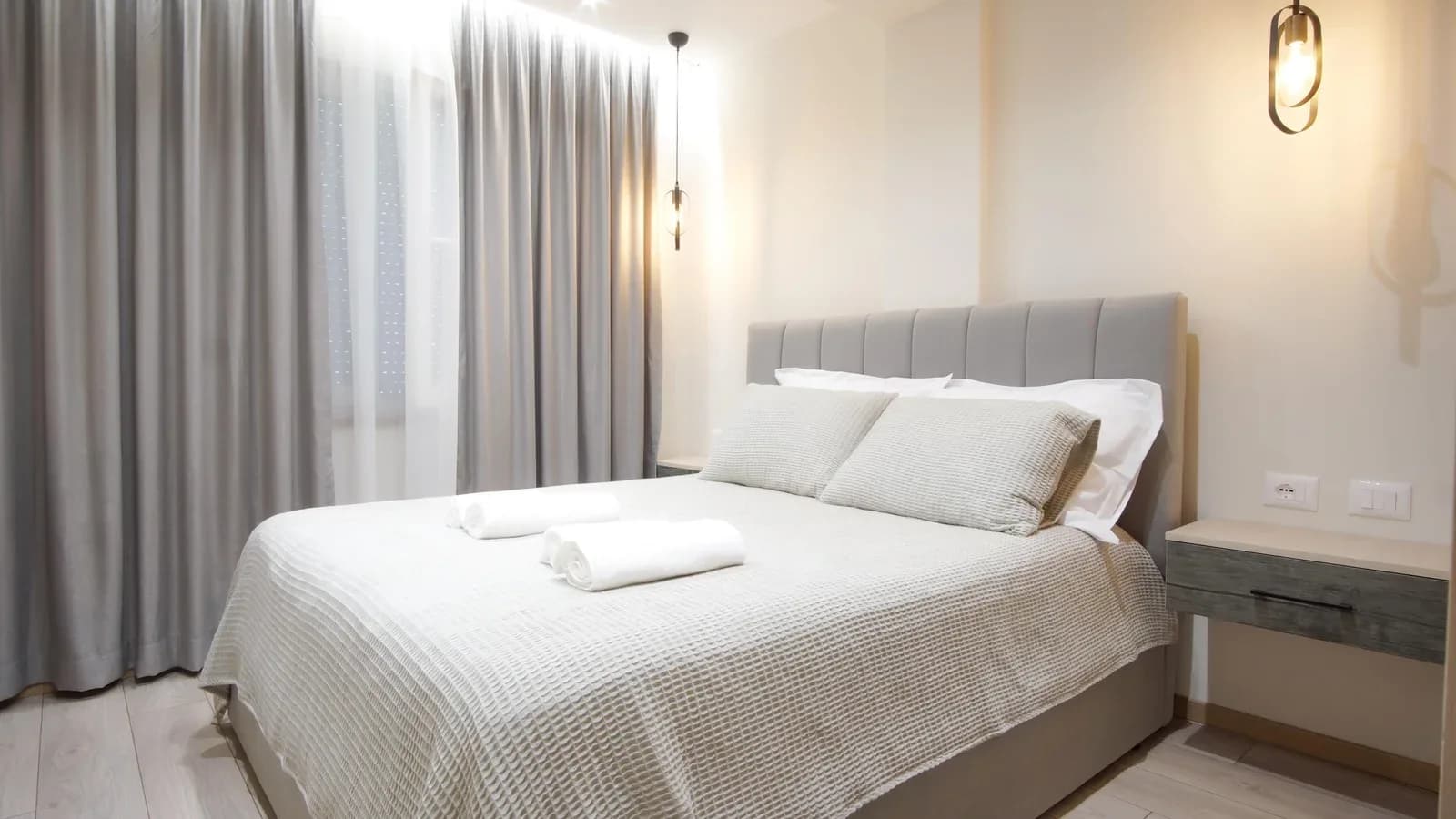 APARTAMENT ME QERA 1+1 & GARSONIERE 21 DHJETORI 1.300 EURO 3