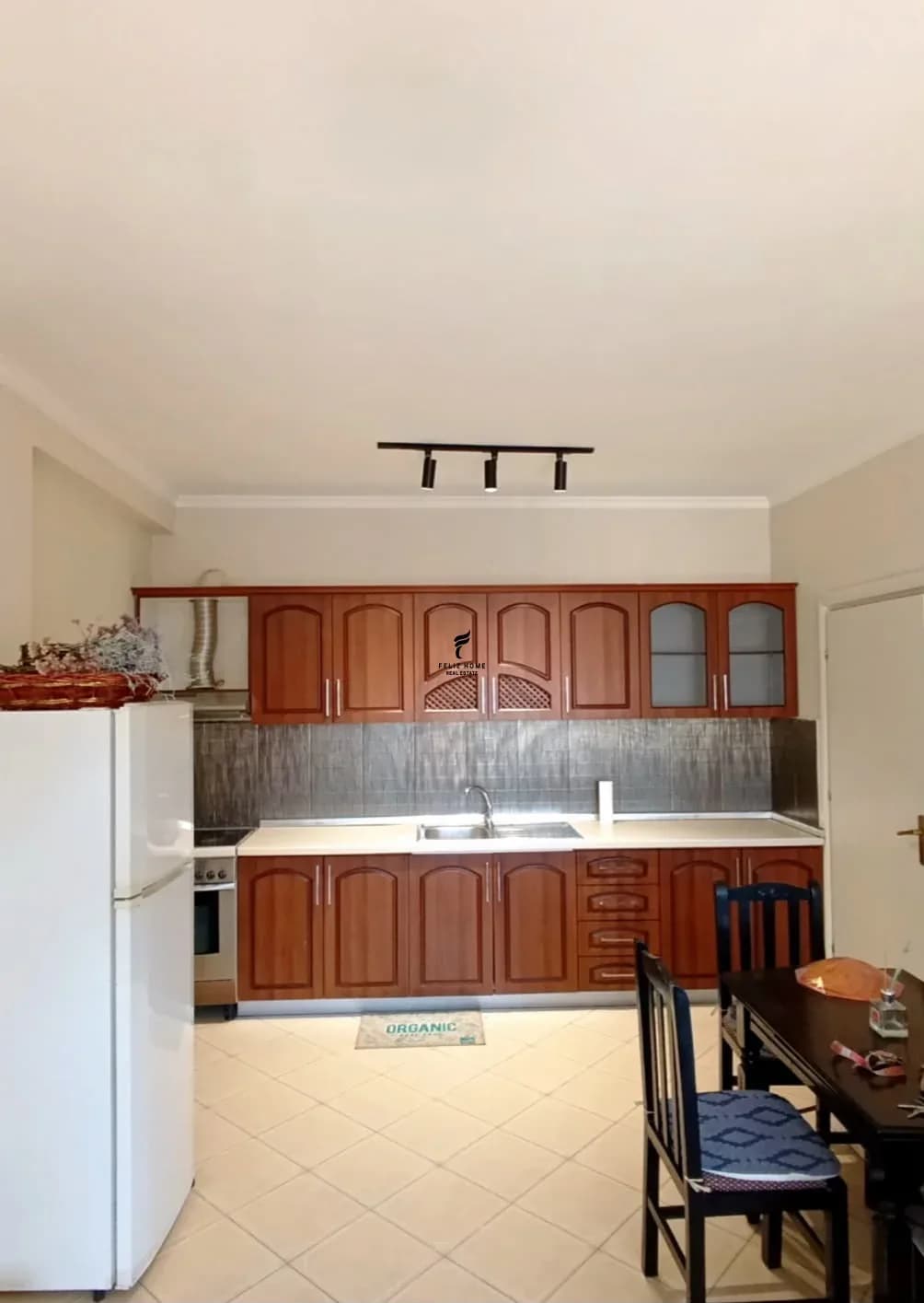 APARTAMENT ME QERA 1+1 PALLATI ME SHIGJETA 50.000 LEKE 1