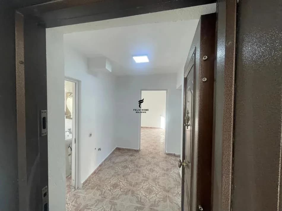 ZYRE ME QERA 80 M2 RRUGA FERIT XHAJKO 50.000 LEKE