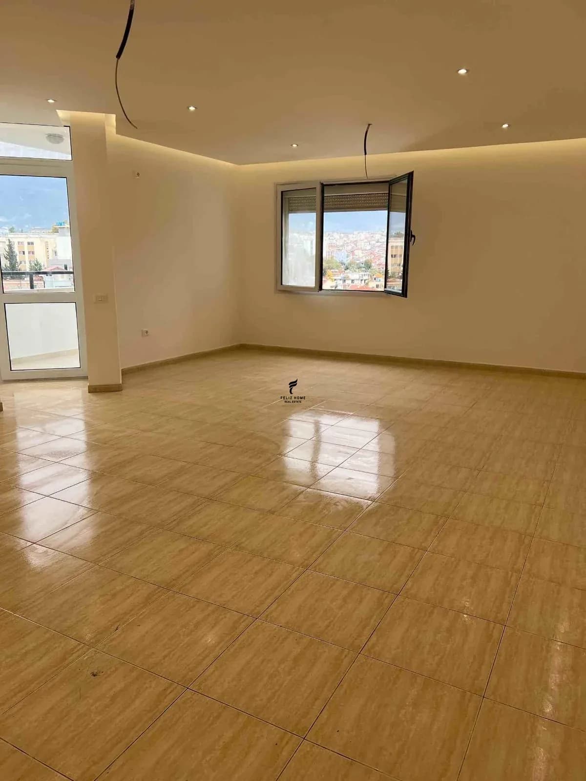 ZYRE ME QERA 190 M2 RRUGA E ELBASANIT 200.000 LEKE 3