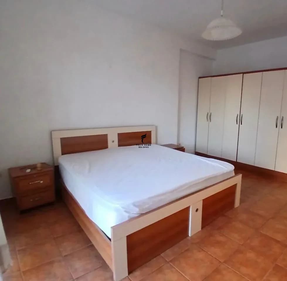 APARTAMENT ME QERA 1+1 PAZARI I RI 50.000 LEKE 3