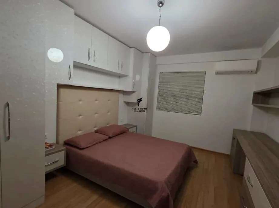APARTAMENT ME QERA 4+1+2 MINE PEZA 1.500 EURO 4