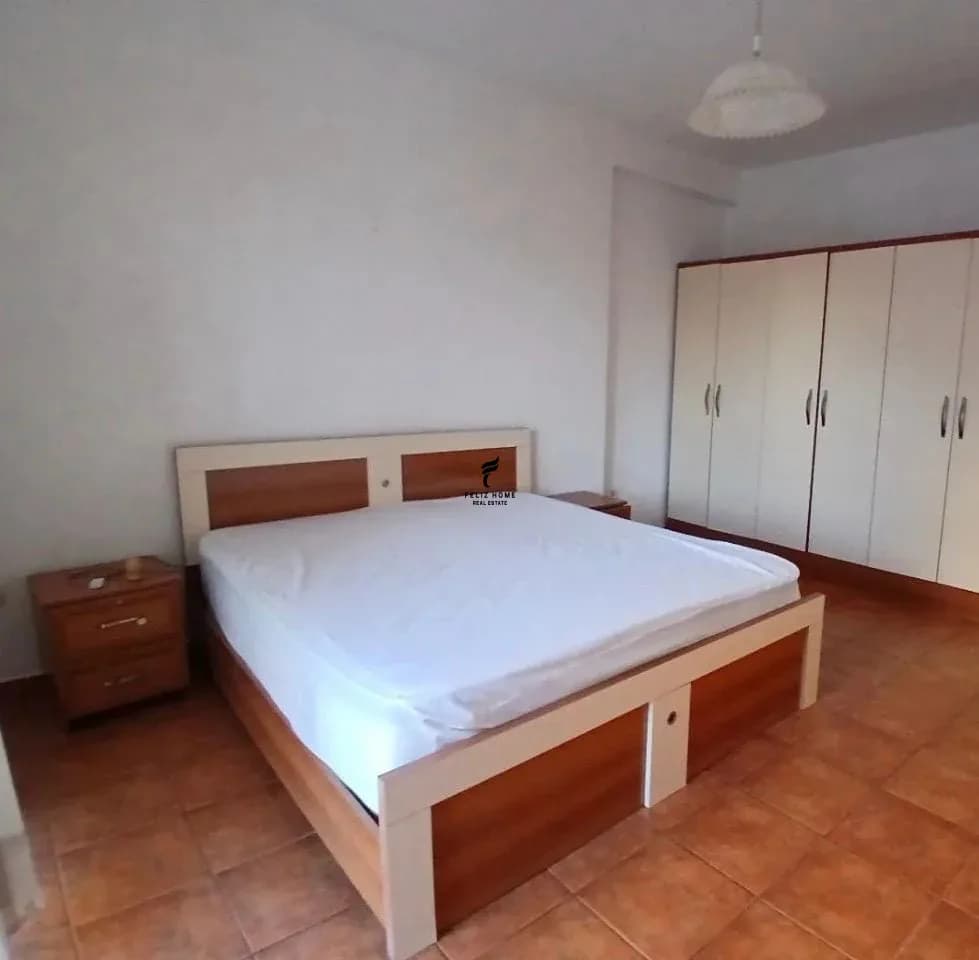 APARTAMENT ME QERA 1+1 PAZARI I RI 50.000 LEKE 4