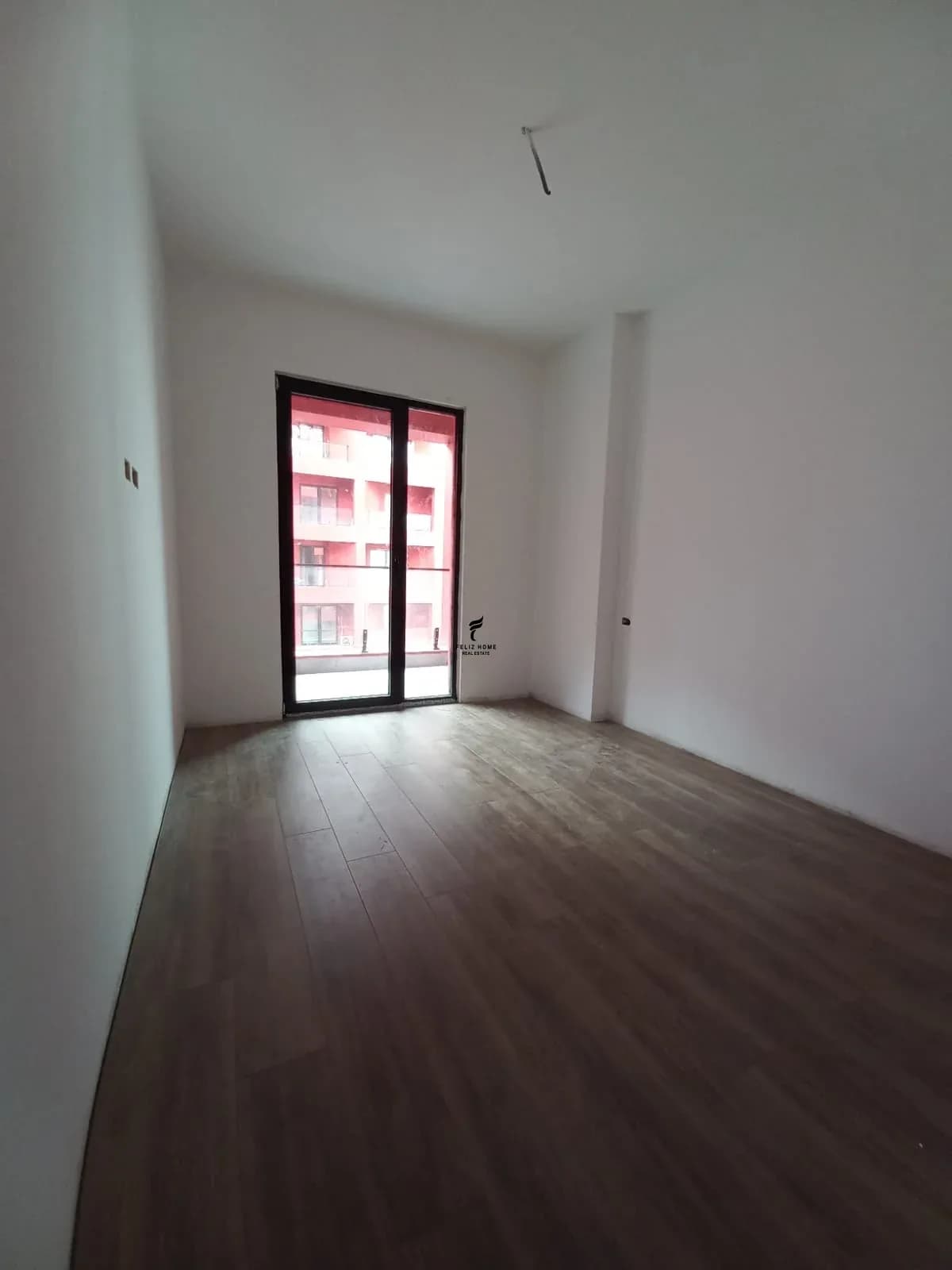 ZYRE ME QERA 70 M2 RRUGA E DIBRES 700 EURO 2
