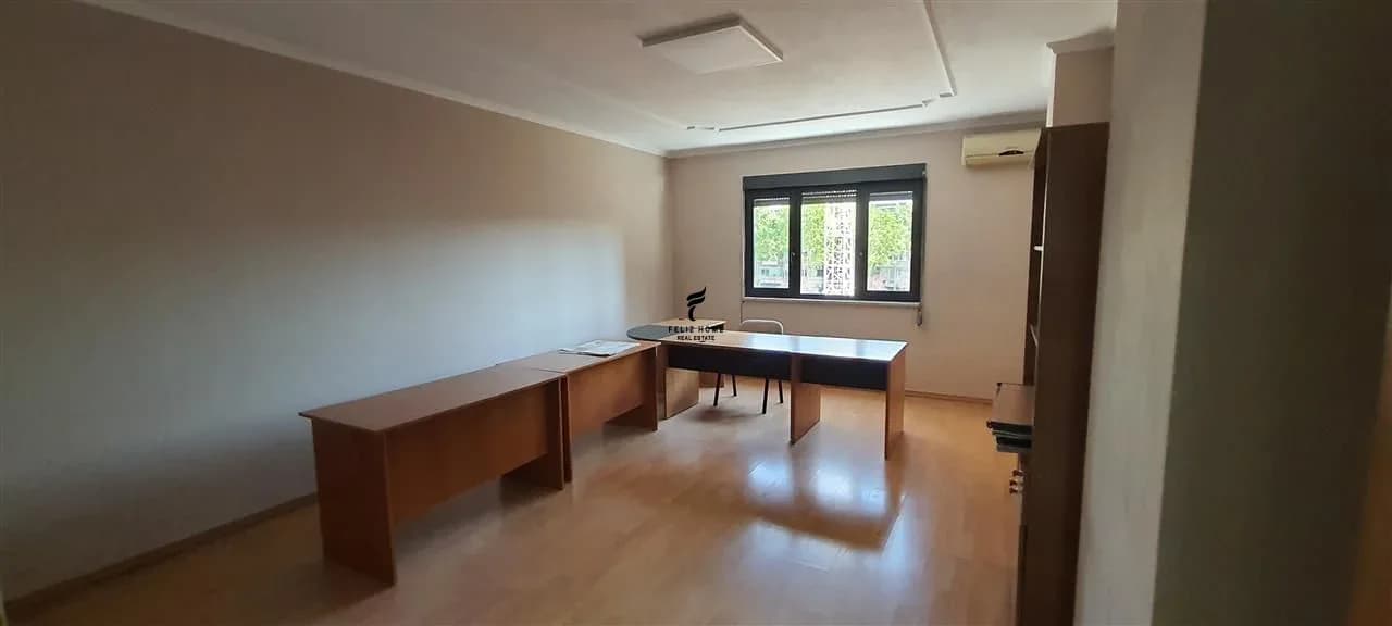 ZYRE ME QERA 160 M2 RRUGA E KAVAJES 130.000 LEKE 4