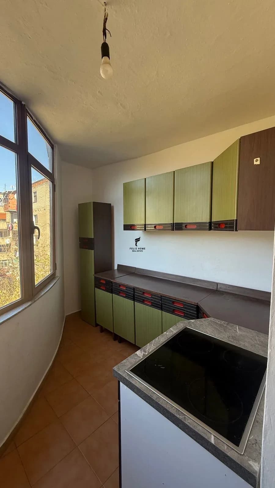 ZYRE ME QERA 62 M2 PAZARI I RI 40.000 LEKE 2