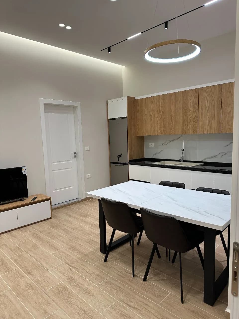 APARTAMENT ME QERA 2+1 DON BOSKO 60.000 LEKE 4