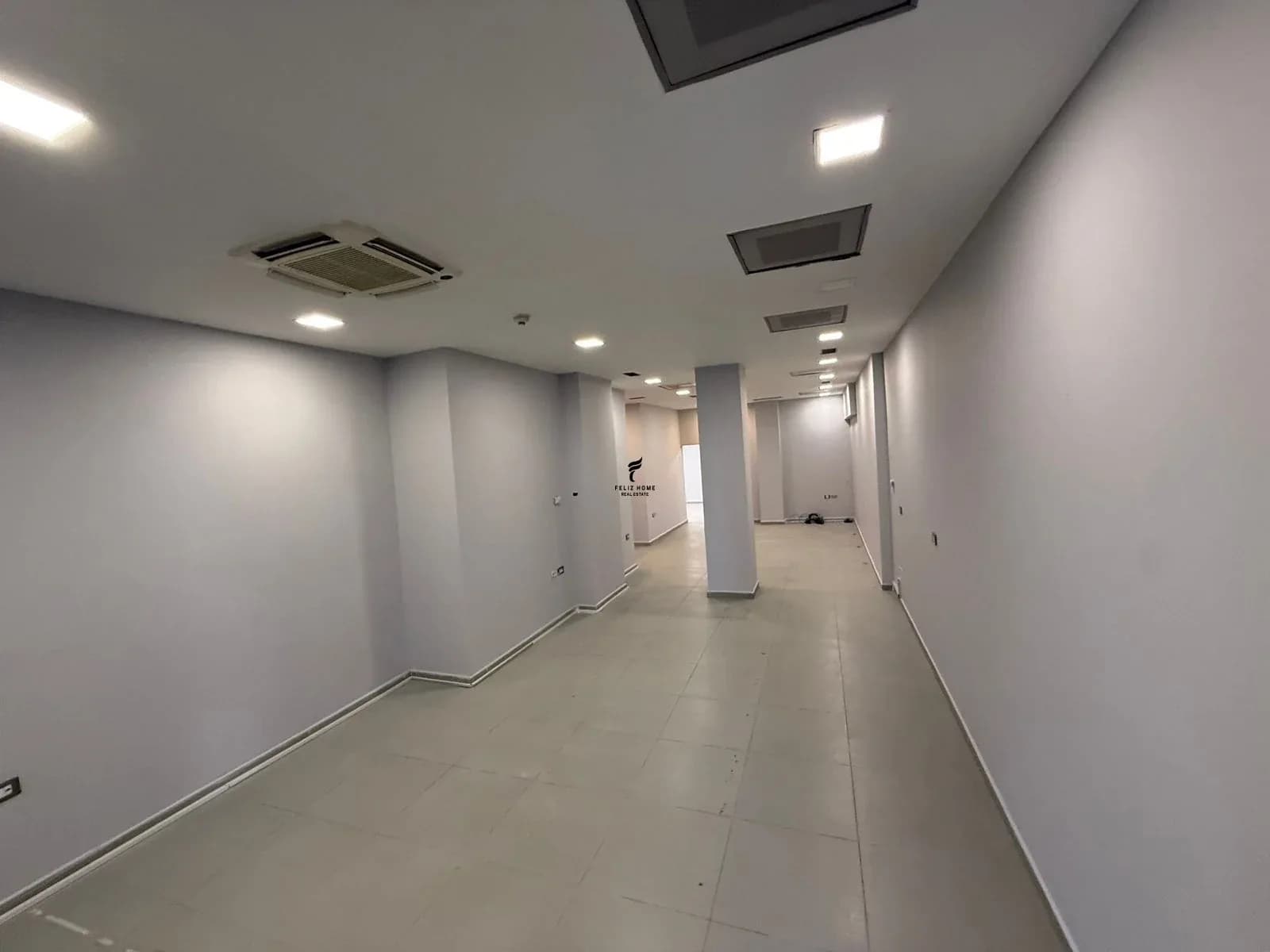 ZYRE ME QERA 220 M2 RRUGA E KAVAJES 4.400 EURO 2