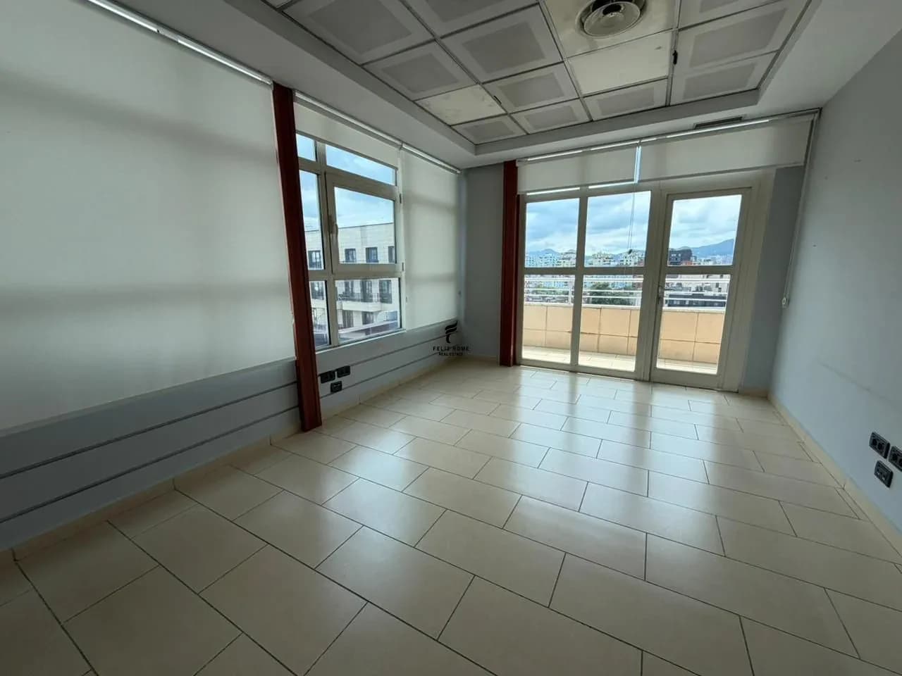 ZYRE ME QERA 450M2 RRUGA E KAVAJES 6000 EURO 4