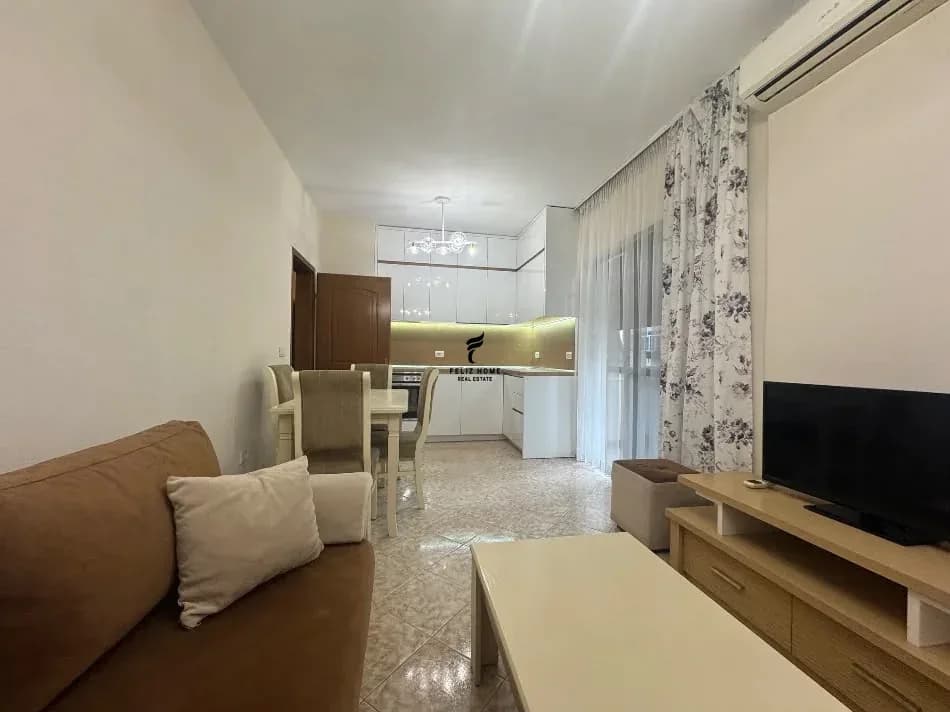 APARTAMENT ME QERA 1+1 21 DHJETORI 650 EURO 2