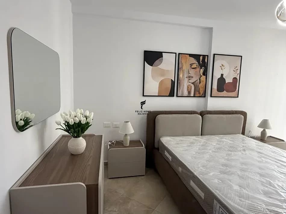 APARTAMENT ME QERA 2+1 RRUGA E BARRIKADAVE 80.000 LEKE 4