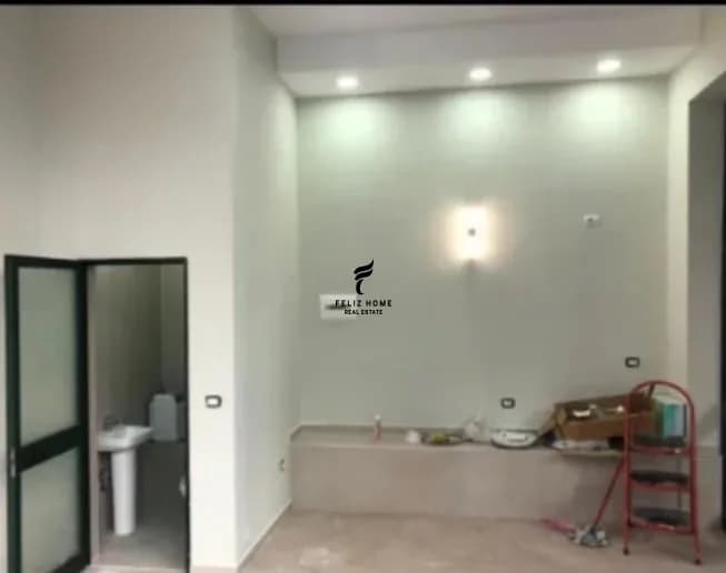 ZYRE ME QERA 40 M2 ISH EKSPOZITA 50.000 LEKE