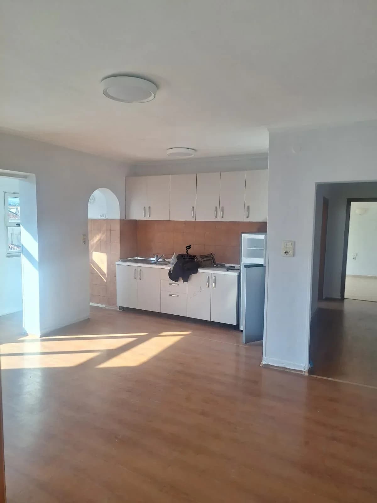 APARTAMENT ME QERA 2+1 RRUGA E ELBASANIT 40.000 LEKE
