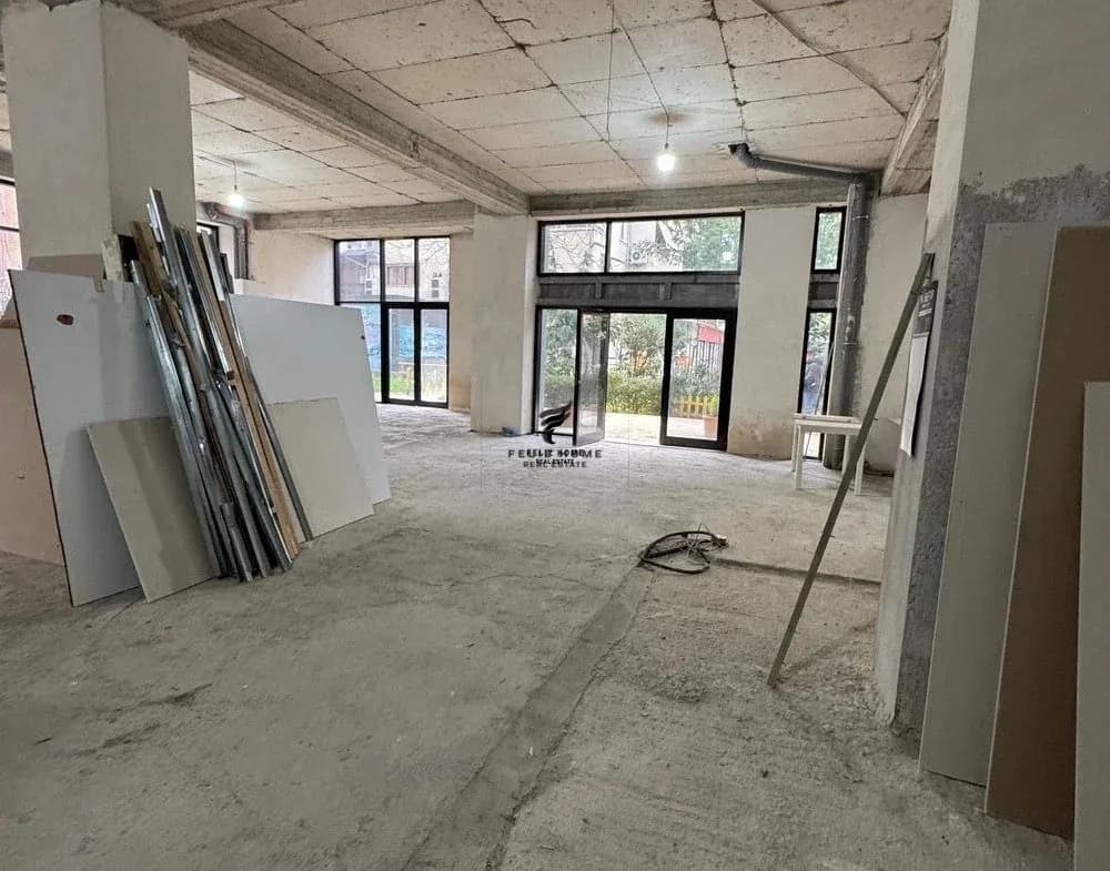 ZYRE ME QERA 210 M2 BRRYL 1.400 EURO 3