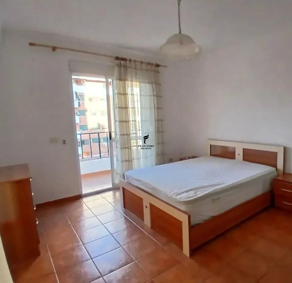 APARTAMENT ME QERA 1+1 PAZARI I RI 50.000 LEKE 4