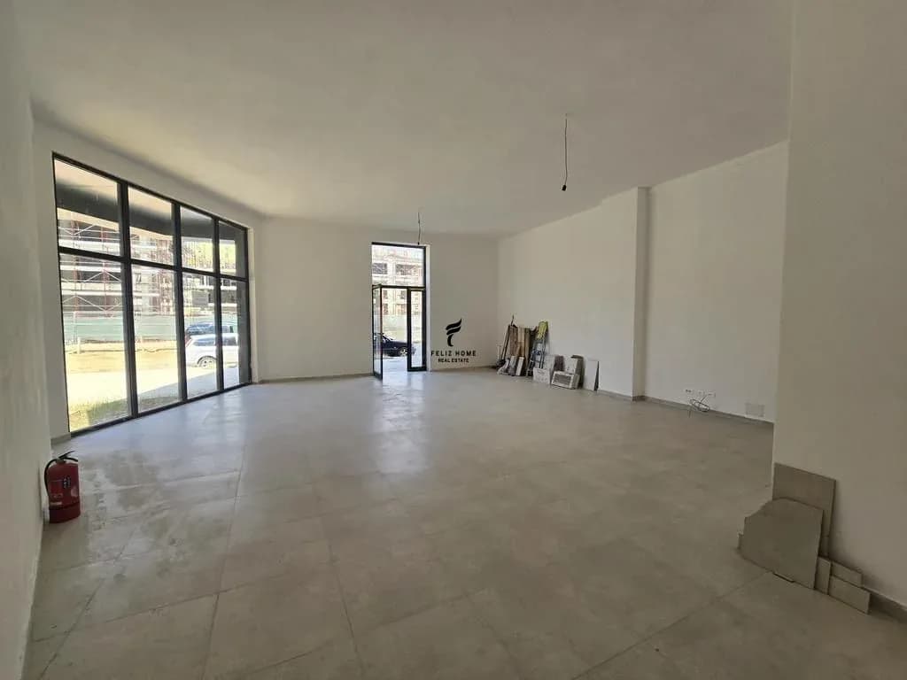 ZYRE ME QERA 84 M2 BULEVARDI I RI 90.000 LEKE
