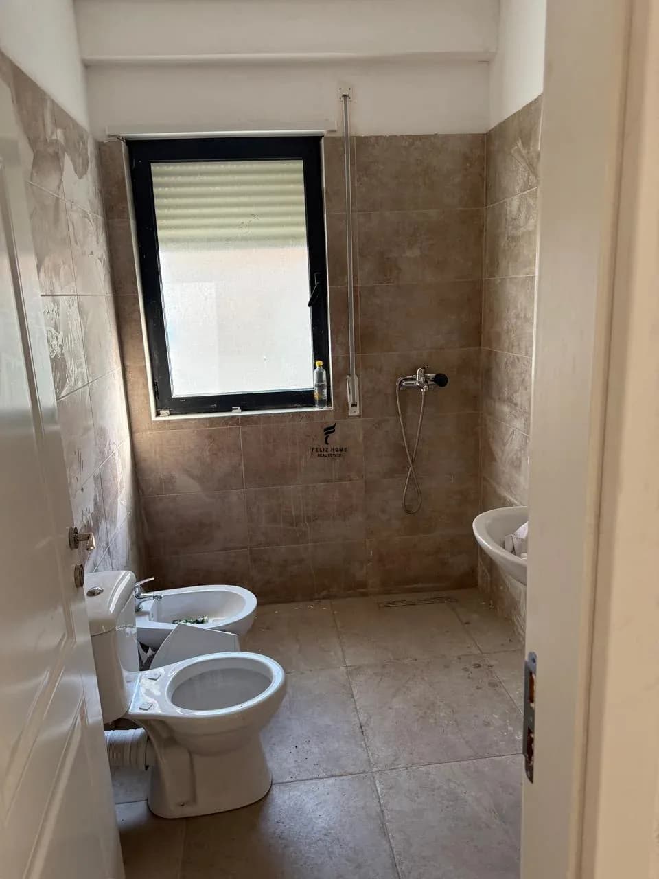 APARTAMENT ME QERA 3+1 RRUGA DURRESIT 90.000 LEKE 4
