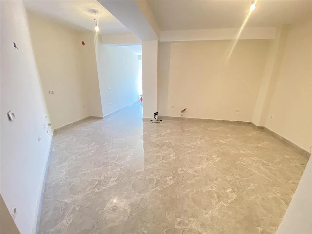 ZYRE ME QERA 106M2 QENDER 800 EURO 4