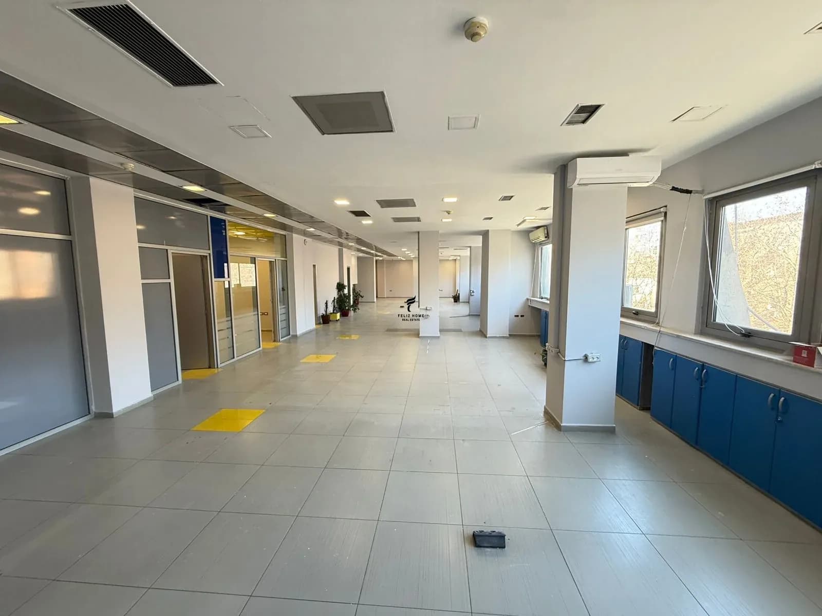 ZYRE ME QERA 580 M2 RRUGA E KAVAJES 11.000 EURO 2