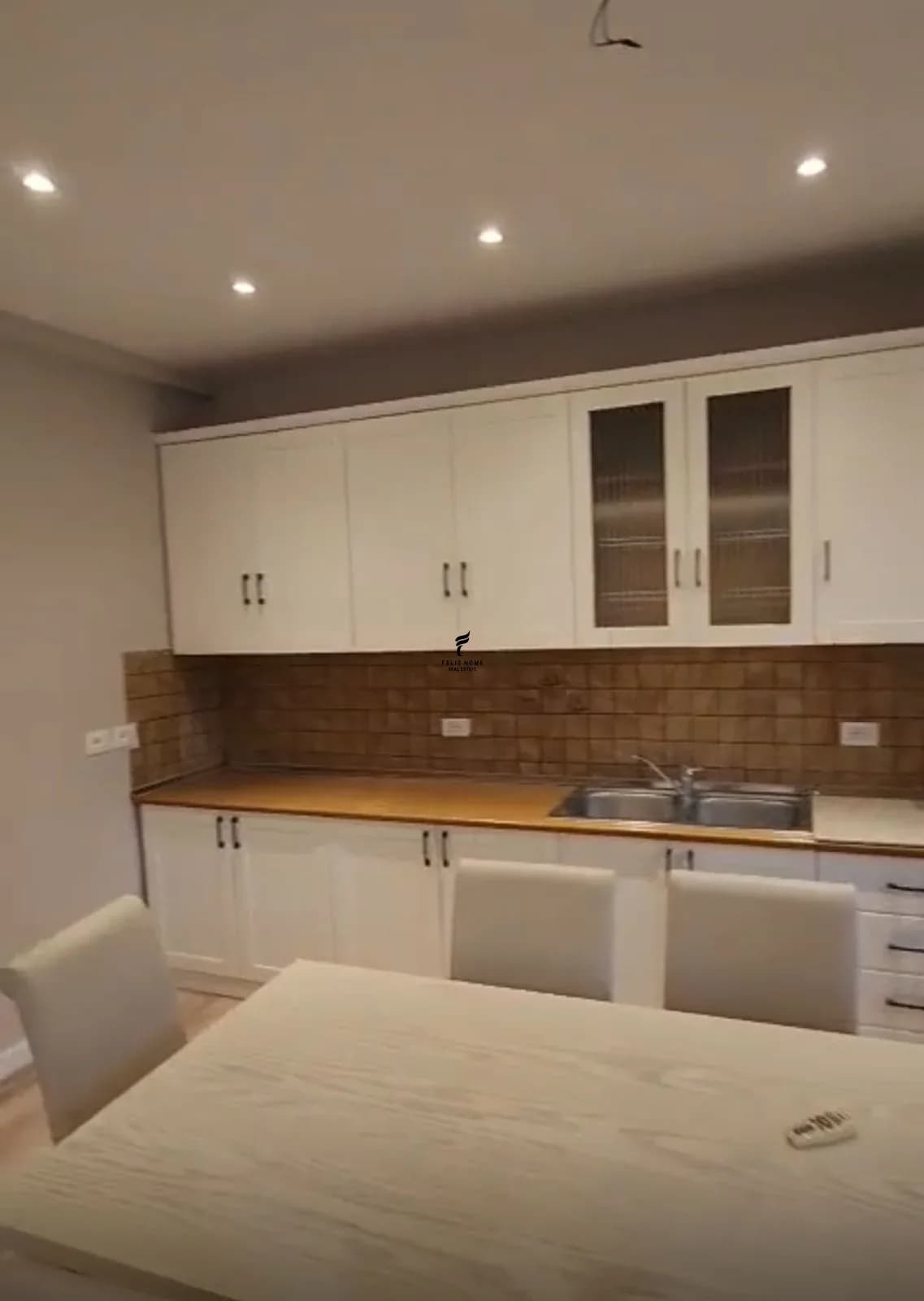 SHITET APARTAMENT 2+1 ISH PARKU 210.000 EURO 3