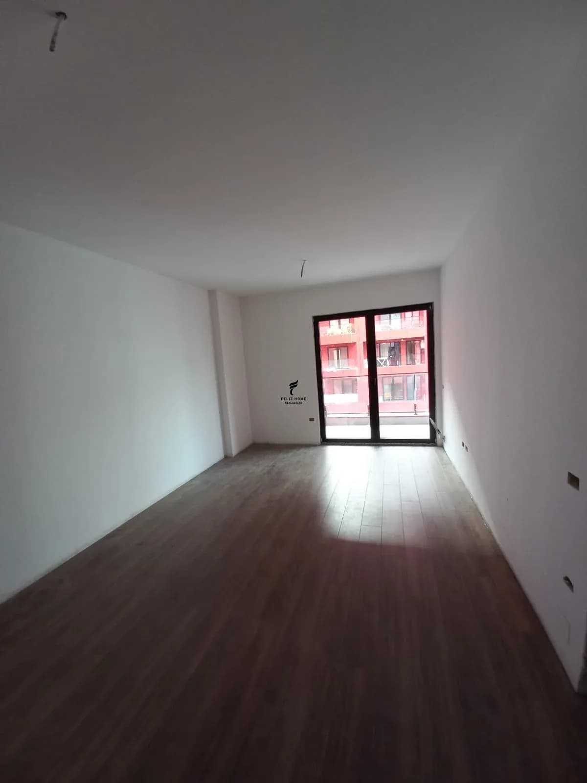ZYRE ME QERA 70 M2 RRUGA E DIBRES 700 EURO