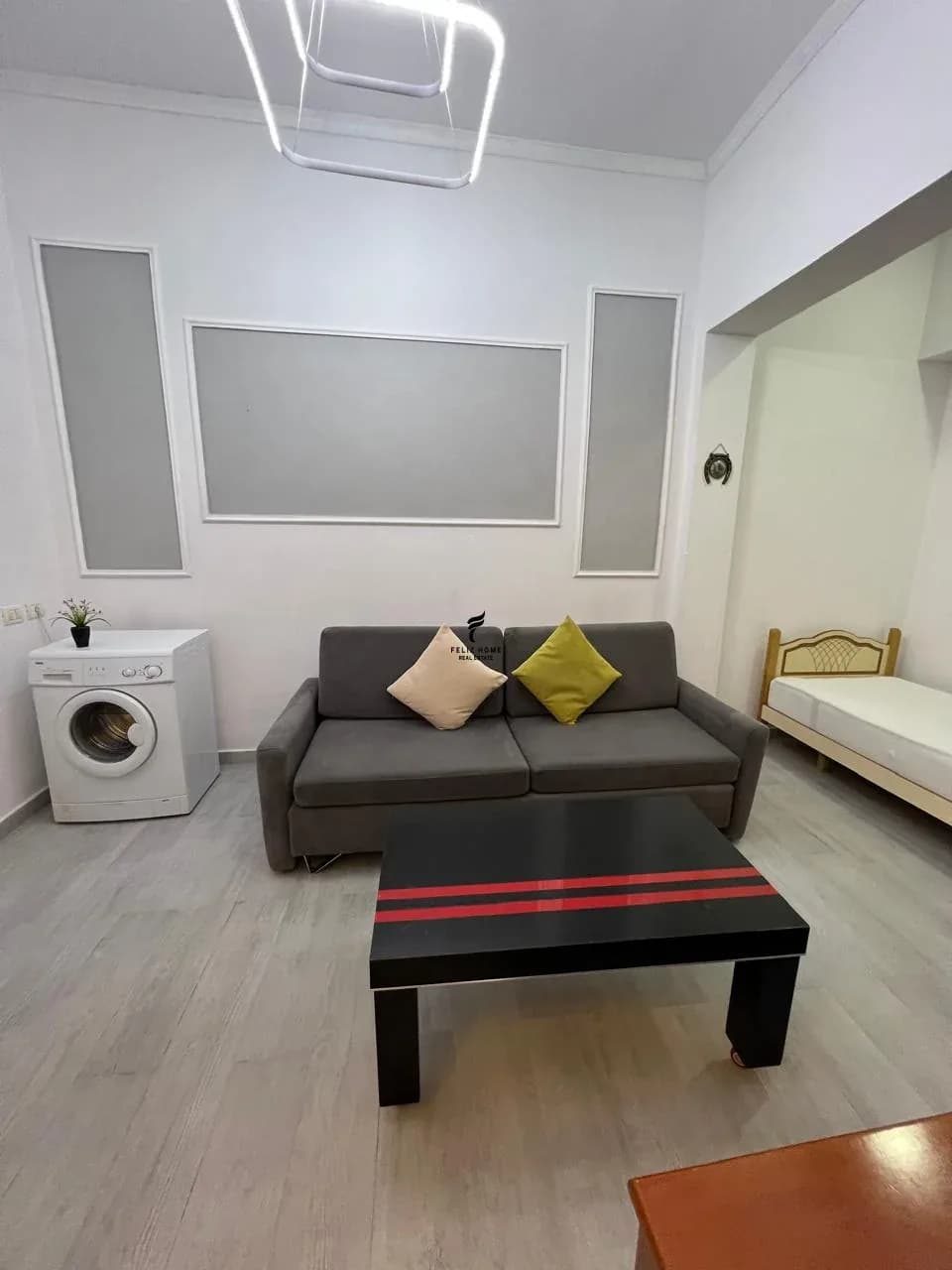 GARSONIEREN ME QERA 50 M2 ISH PARKU AUTOBUZEVE 40.000 LEKE 2
