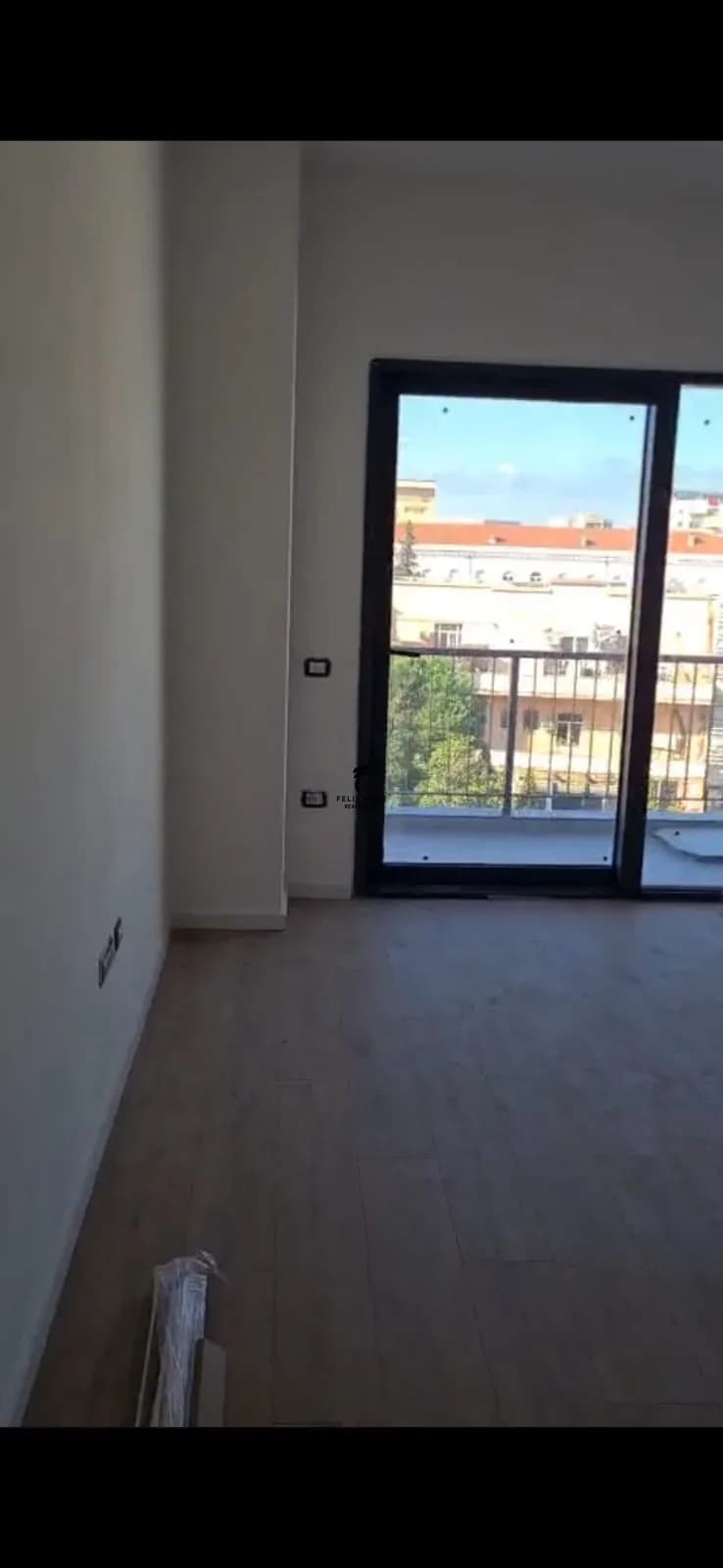 ZYRE ME QERA 100 M2 RRUGA E BARRIKADAVE 90.000 LEKE