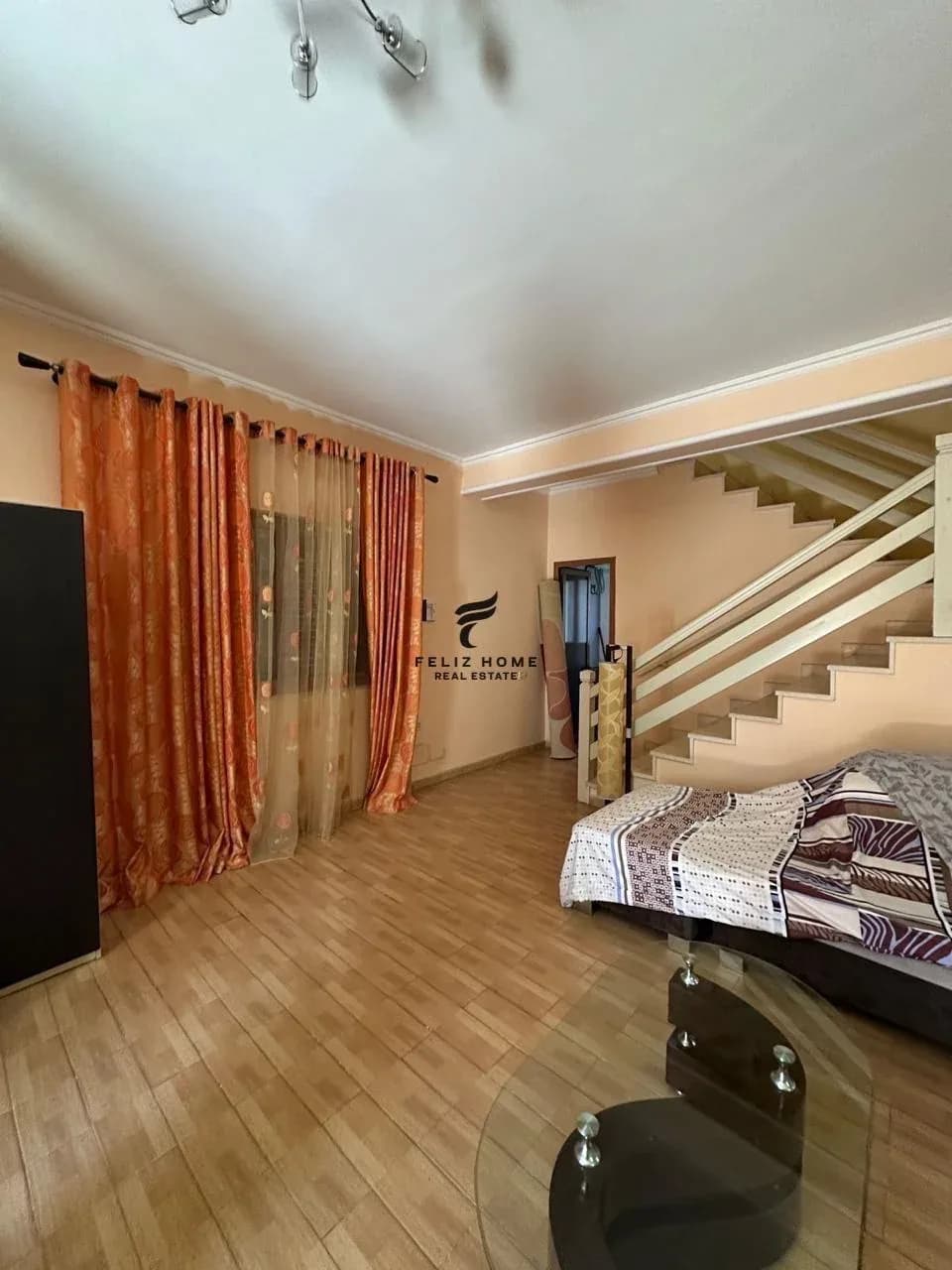 SHITET VILE PRIVATE 3 KATE PORCELAN 360.000 EURO