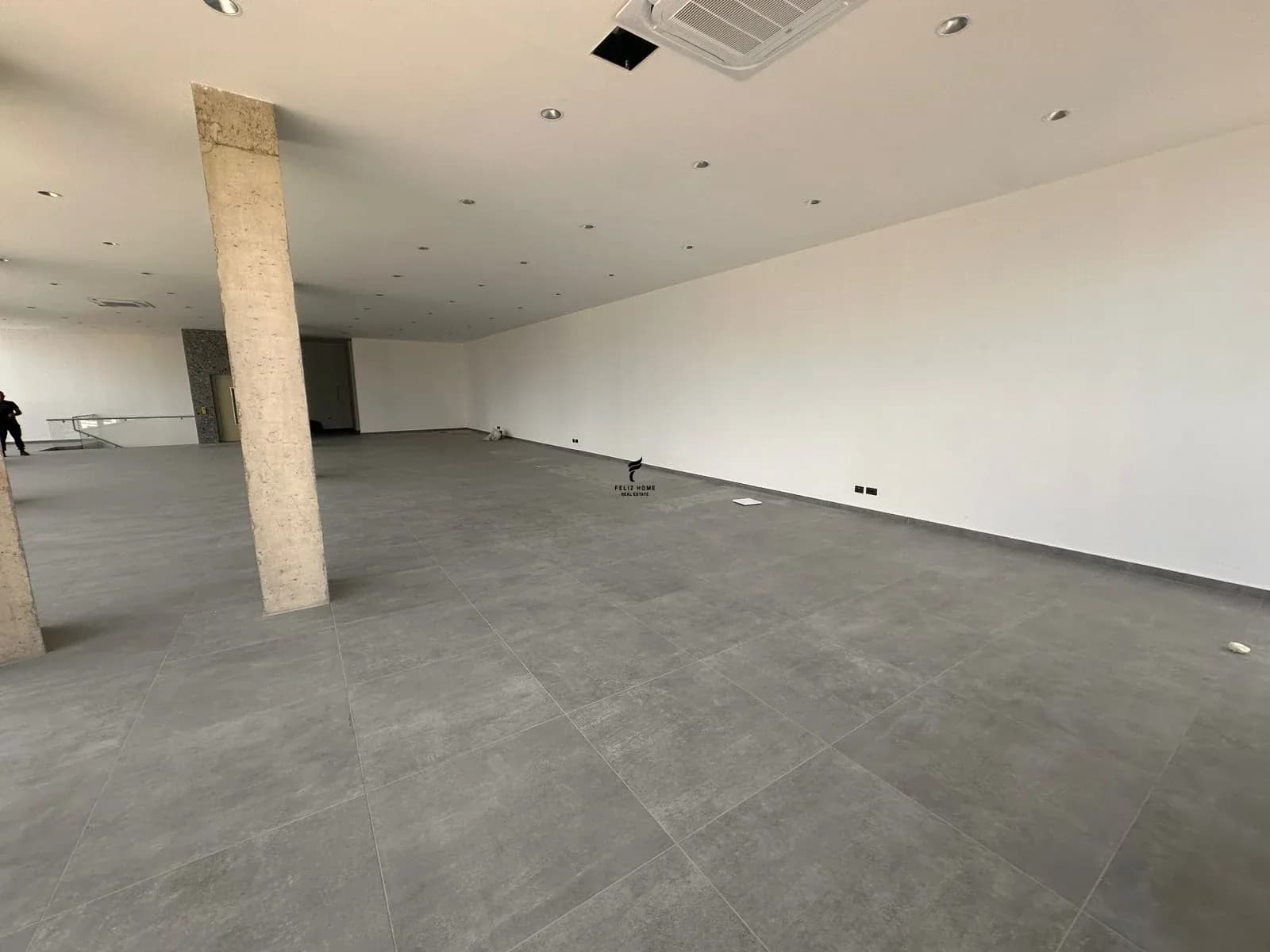MAGAZINE ME QERA 260 M2 VORE 2.000 EURO