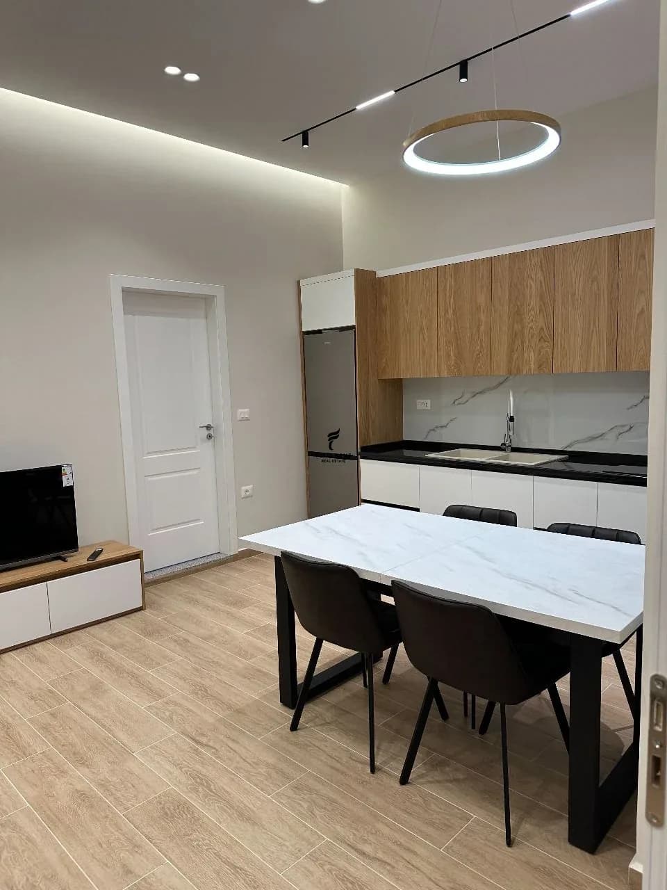 APARTAMENT ME QERA 2+1 DON BOSKO 60.000 LEKE 2